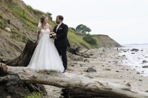 Hochzeitsfoto vor der Kulisse der Steilküste nahe Weißenhäuser Strand